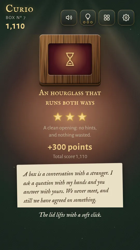 The opened box 7 with its curio, an hourglass that runs both ways, three stars, 300 points and the boxmaker's note